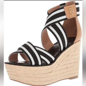 Like New! TOMMY HILFIGER Theia Espadrille Wedge Sandals